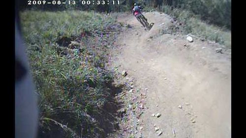 Video downhill les 2 apes, le diable con caduta del cata