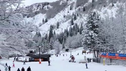 Neve in montagna, si scia in val di luce/abetone - agipress