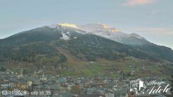 Bormio centro con La pista Stelvio
