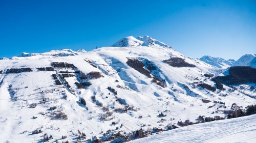 La Francia verso l&rsquo;apertura degli impianti senza pass sanitario