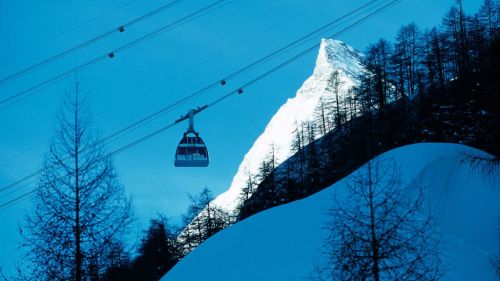 Doppelstockbahn mit Piz Ot