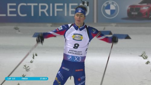 Eric perrot vince la mass start di kontiolahti con l'inchino, il video del finale