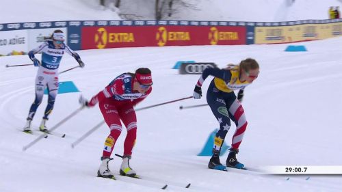 Yulia stupak brucia andersson e diggins nell'inseguimento del tour de ski a dobbiaco