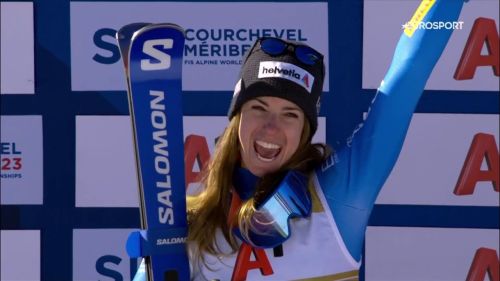 Marta bassino raggiante sul podio per l'oro in super g femminile: risuona l’inno di mameli a meribel