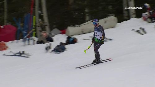 Superg, paris esce subito infilandosi sotto una porta