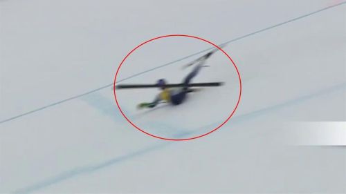 La caduta di elena curtoni a st. moritz. l'azzurra sbalza per aria prima della curva