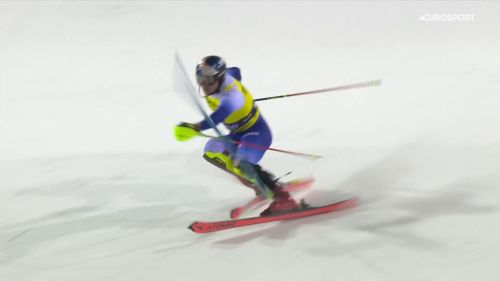 Alex vinatzer inforca a campiglio, dopo una prima manche all'attacco. il video