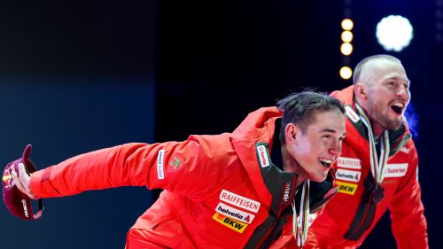 Saalbach 2025: la Svizzera sorpassa l'Austria con il trionfo in discesa di von Allmen e Monney ora... rasati!