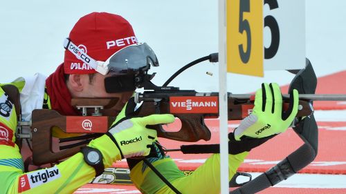 Infortunio per Jakov Fak, lesioni a spalla e mano sinistra