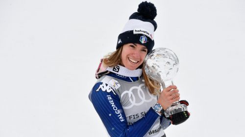 Ecco Marta con la sua coppa, frutto di una stagione indimenticabile: 'Qui dentro c'è... tutto'