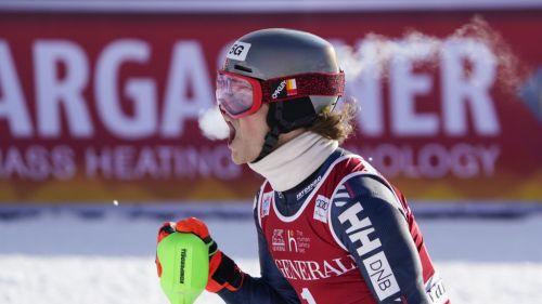 E' tutta di Braathen la notte della 3Tre: vince ancora il fenomeno davanti a Yule e Kristoffersen