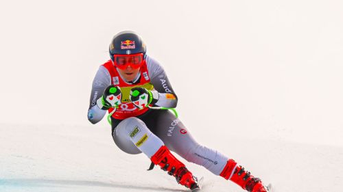 Goggia e un altro podio: Sofia è seconda dietro a Stuhec prima di... alzare la coppa!