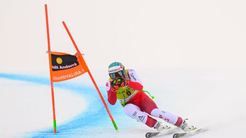 Goggia e un altro podio: Sofia è seconda dietro a Stuhec prima di... alzare la coppa!