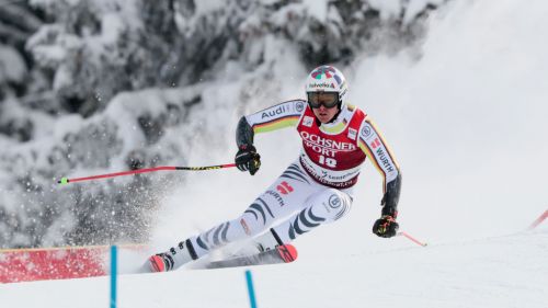 Goggia sorride: 'Non ho sciato benissimo, ma è un gran risultato'. Curtoni: 'Difficile fidarsi in queste condizioni'