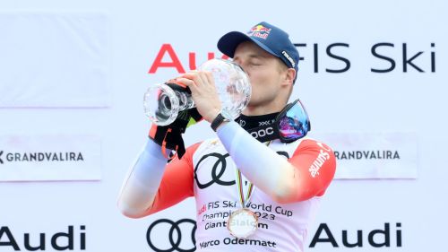 Shiffrin sfrutta benissimo il n° 1 e CAMBIA FOTO