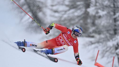 Padron Odermatt nella 1^ manche sulla 'Face', solo Feller è vicino. De Aliprandini ancora out