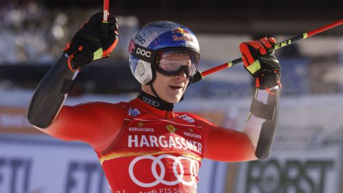 Odermatt è una furia: prima manche dominante sulla Gran Risa, altra mazzata per De Aliprandini