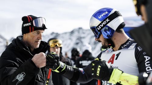 James Crawford spinge già forte: miglior tempo in prova, Casse a soli 4 centesimi e Paris... tranquillo