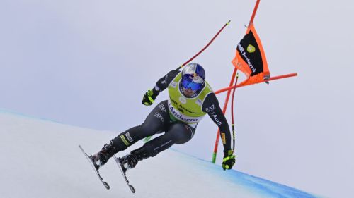 Goggia e un altro podio: Sofia è seconda dietro a Stuhec prima di... alzare la coppa!