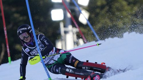 A Sella Nevea la Coppa Europa di sci 'indossa' la maglia Rosa del Giro d'Italia 2023