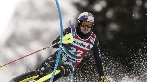 A Sella Nevea la Coppa Europa di sci 'indossa' la maglia Rosa del Giro d'Italia 2023