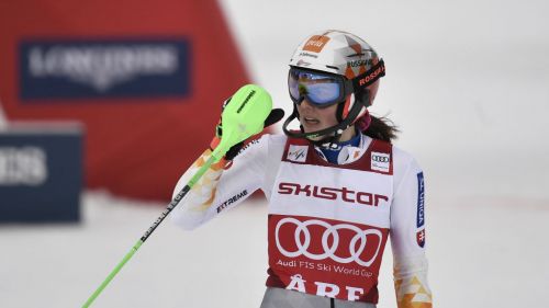 Lena Duerr è in forma eccezionale, è prima pure a metà gara nello slalom delle finali: Vlhova e Shiffrin rincorrono