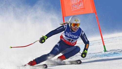 Torna a splendere il sorriso di Kajsa: oggi la prima volta sugli sci