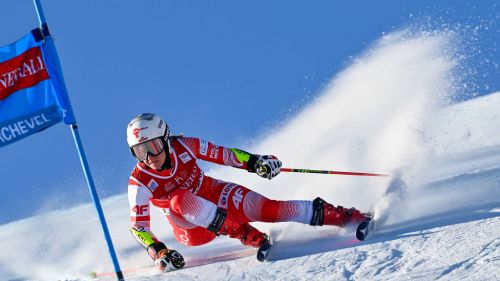 Matteo Joris porta i suoi ragazzi a Gressoney-Saint-Jean: per gli svizzeri allenamento sul 'Weissmatten'