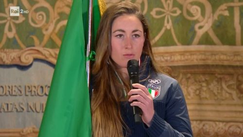 Tutta l'emozione di Sofia e Giacomo, consegnato il tricolore per i Giochi: 'A Pechino per tutti gli italiani'