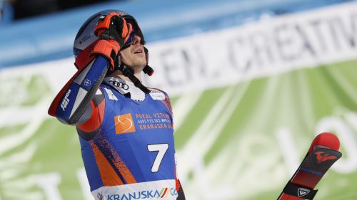 Lena Duerr è in forma eccezionale, è prima pure a metà gara nello slalom delle finali: Vlhova e Shiffrin rincorrono