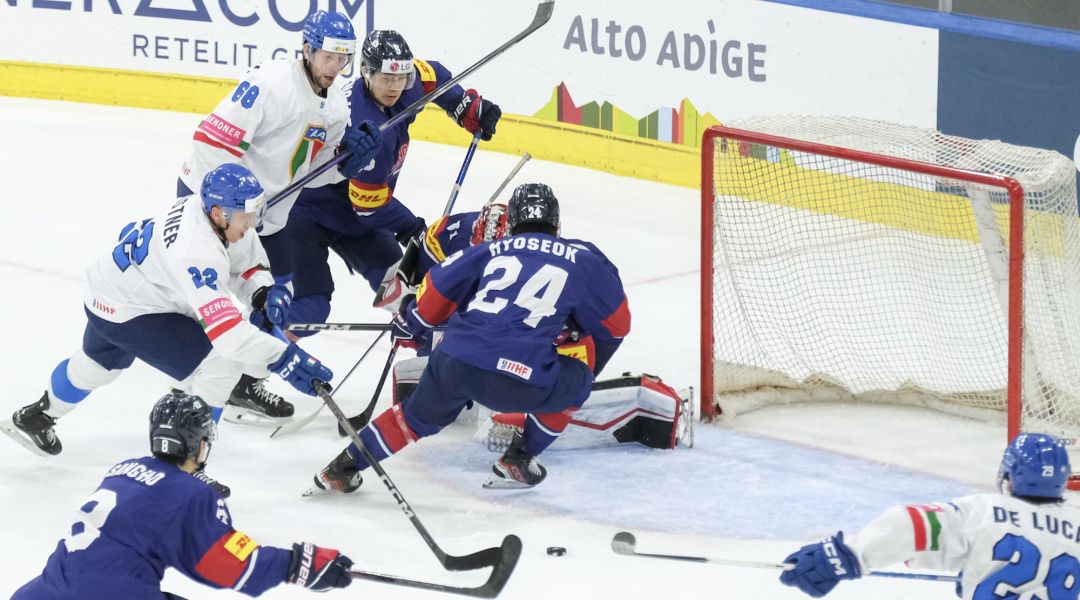 '.L'Italhockey travolge la Corea, ma è una vittoria amara: gli azzurri restano in First Division.'
