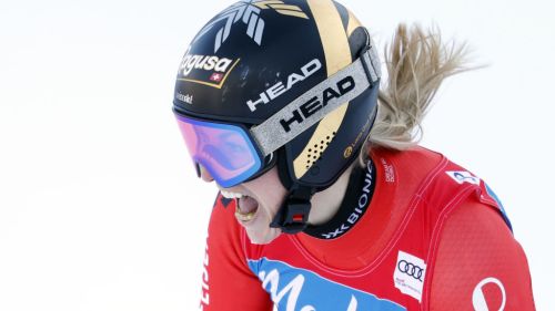 Hirscher festeggia assieme ad Anna Veith-Fenninger vincitrice tra le donne