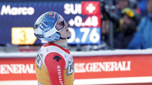 Anche sulla Gran Risa c'è Odermatt davanti, ma