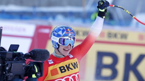 Lara, è fuga verso la gloria: 'Non ci penso, mi sto solo divertendo'. Brignone: 'Su una pista così è difficile per me'