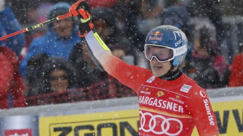 Dalla nebbia di Adelboden spunta sempre Odermatt: dominio totale nel tempio, De Aliprandini salva l'Italia