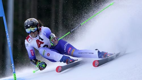 Camille Rast, a Killington la prima vittoria e leader della generale e di slalom, il video della gara