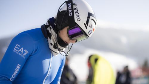 Una splendida campionessa del mondo di slalom: Camille Rast è oro a Saalbach, sul podio