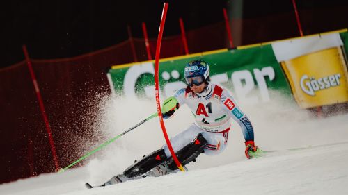 Haugan spegne la festa austriaca a Schladming e si prende la night race di slalom! Vinatzer nei 15, Gross saluta