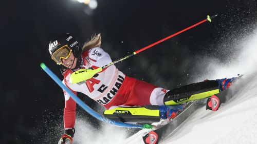 Liensberger vola a Flachau, clamoroso errore di Ljutic: la