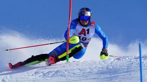 Liensberger sbaglia, la 'night race' di Flachau è di Camille Rast con una rimonta da sogno